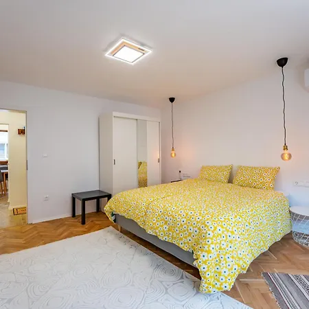 The Secret Garden 2 Bedroom Next To Ndk Apartmán *